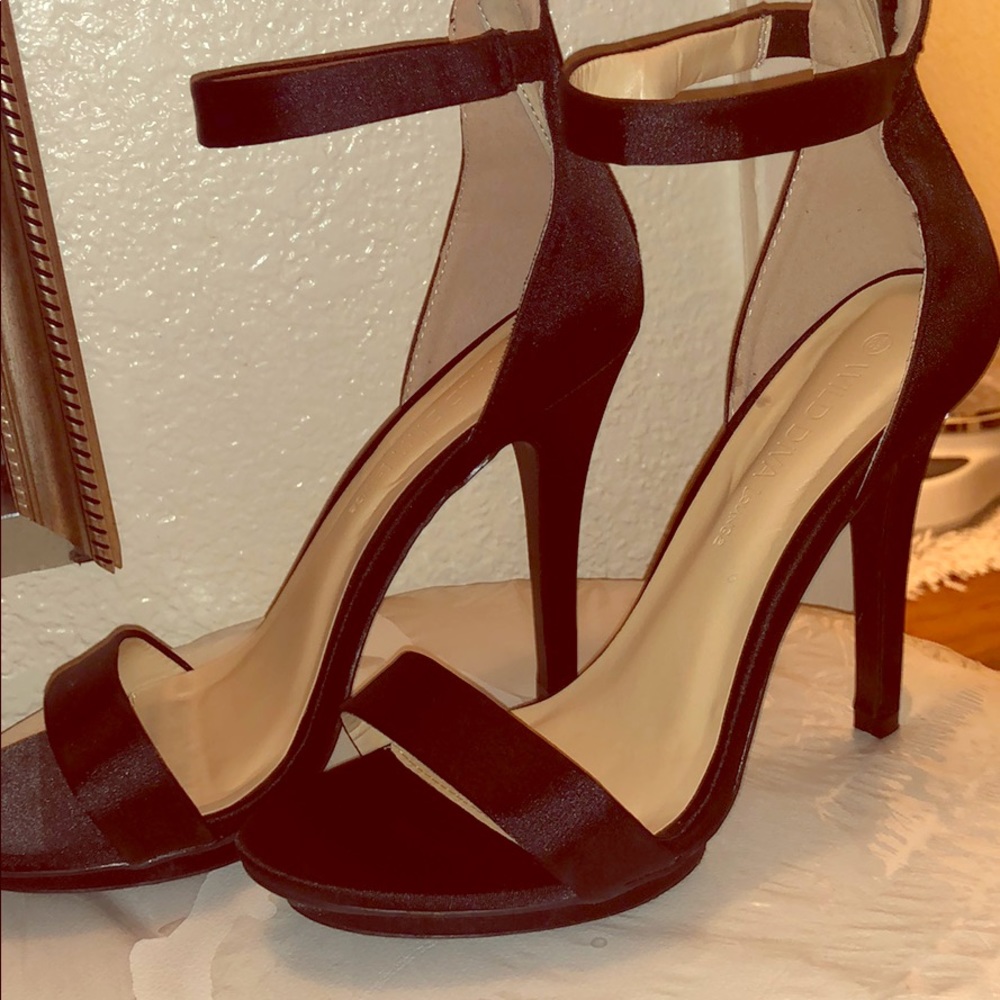 Simple Black Heel